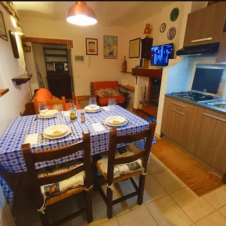 Apartament La Casetta Del Cuore - Centro Con Giardino *